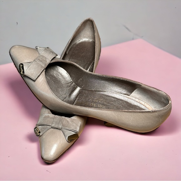 VINTAGE BRUNO MAGLI GREY LEATHER PUMPS W/BOW ACCENT (SZ 7AA) - Picture 7 of 12